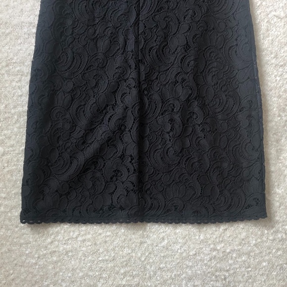 Regal Scroll Black Lace Shift Dress, Short Sleeves - Picture 9 of 11